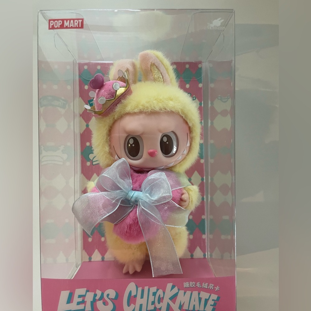 Authentic Pop Mart Let’s Checkmate Queen - Picture 2 of 3